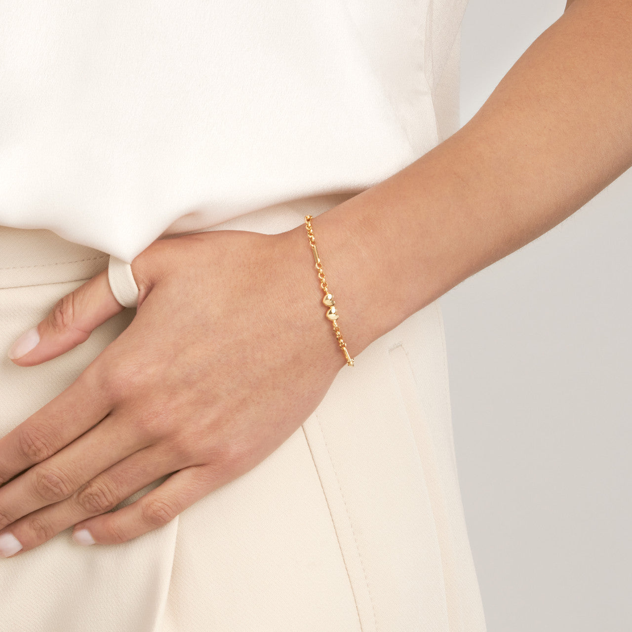 woman modelling the Double Puff Heart Station Paper Clip Bracelet