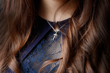 How to Choose the Perfect 14K Gold Cross Pendant or Diamond Cross Necklace