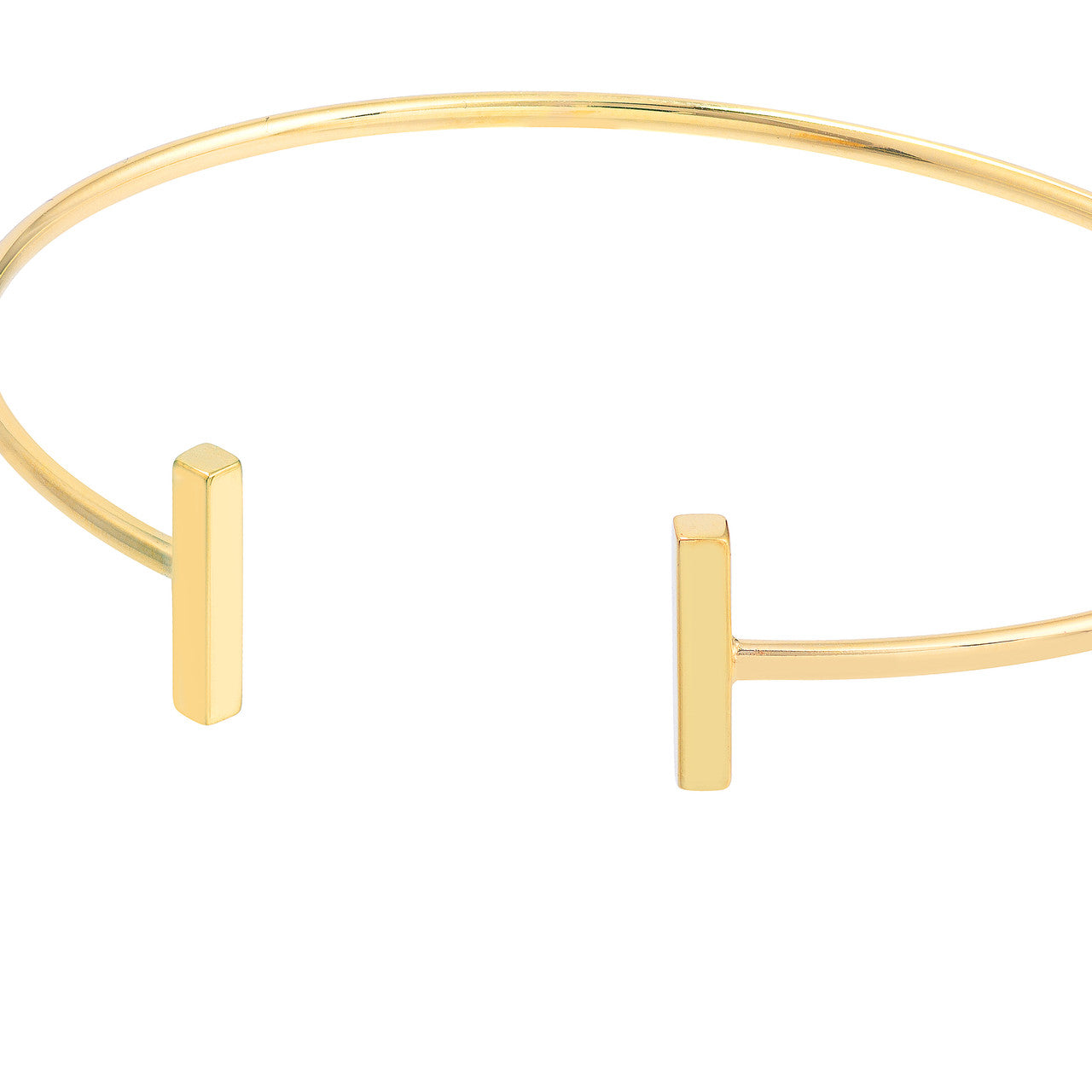 close up of the staple bars of a yellow gold bracelet