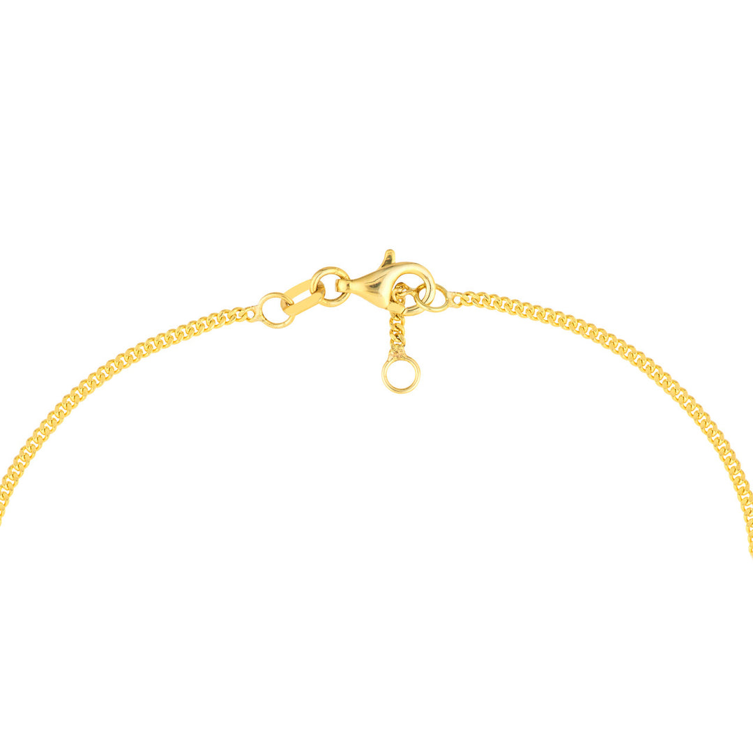 close up of the yellow gold bracelet clasp