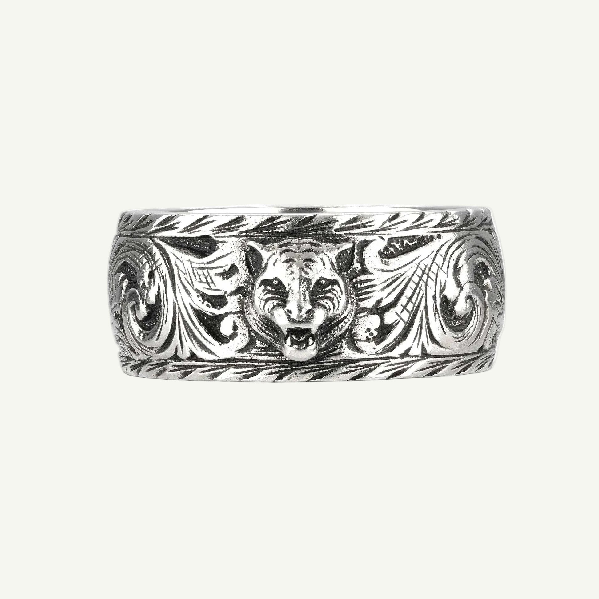 Sterling silver aged engraved Gatto 10mm band ring.